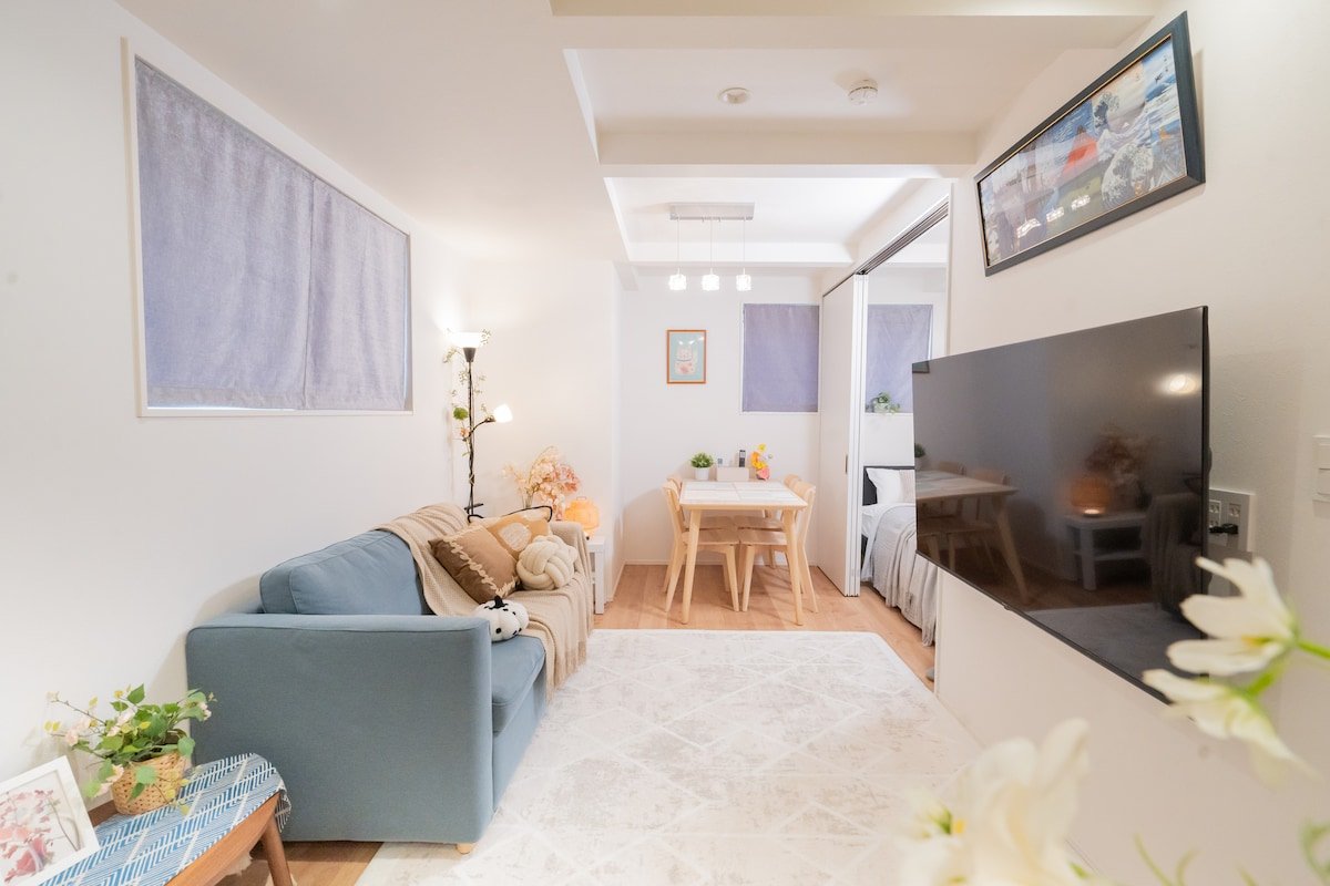 新宿中心地段的静谧温馨之家，徒步到商圈和美食街，走3分钟到车站，3年新筑可停车，采光通风优秀 gallery image 2