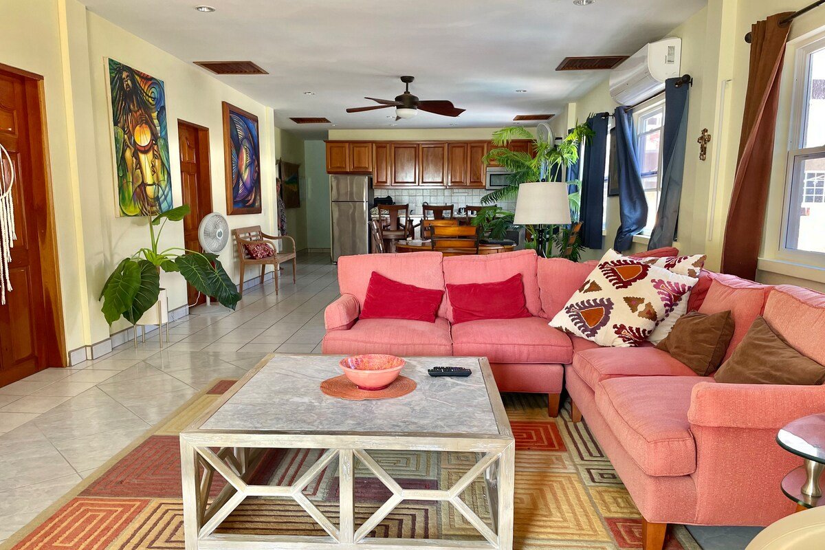 Pura Vida’s 3 Bed Ocean Front Villa, Pool & Dock gallery image 5