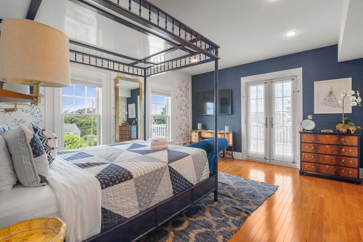 Luxurious Estate, Private Heated pool! gallery image 2