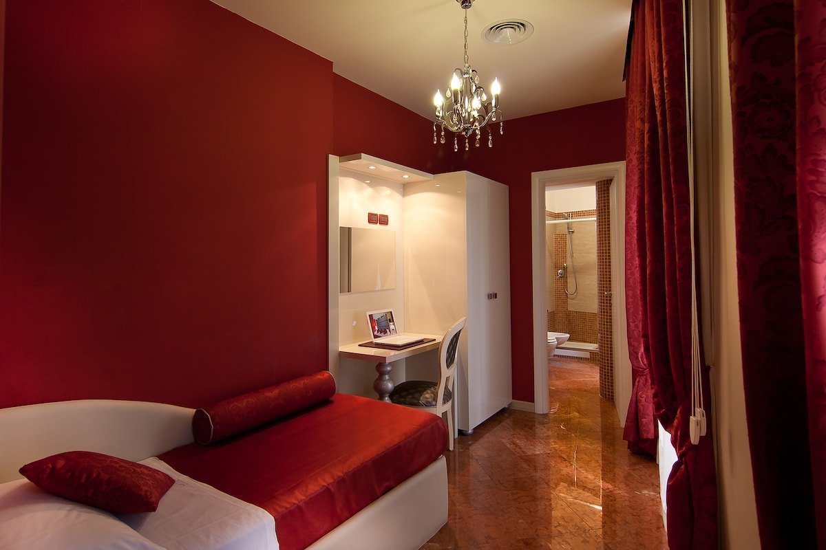 HOTEL FELLINI – JUNIOR SUITE per 4 persone gallery image 4