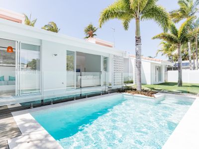 Poinciana House—Luxury Noosa Retreat close to Beach
