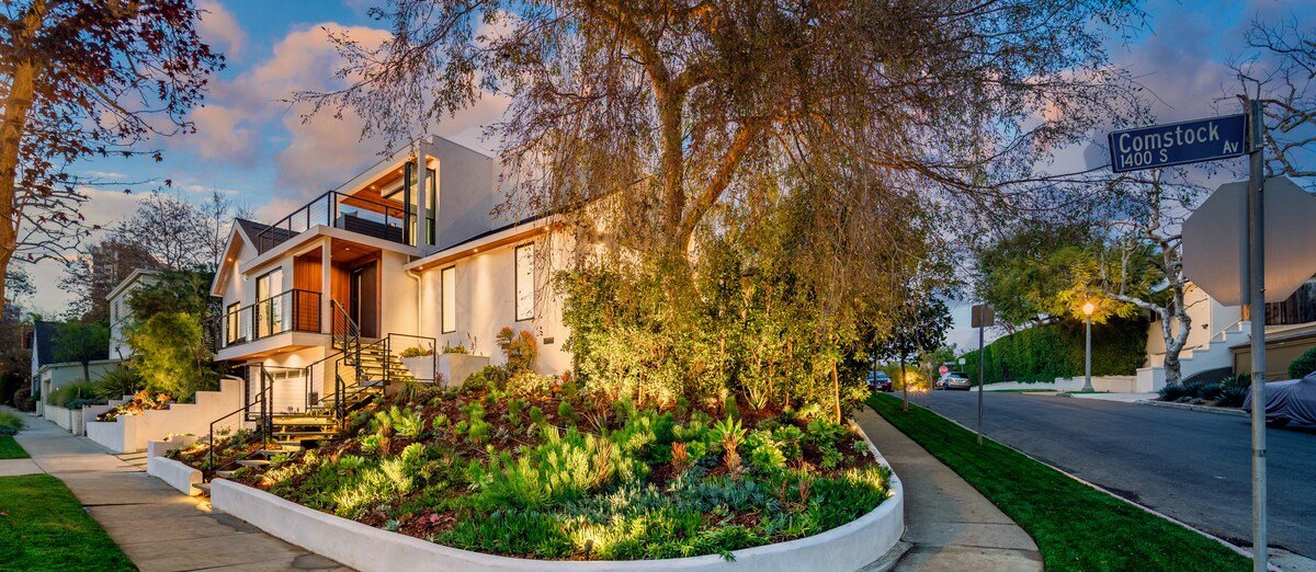 Brand New Construction in the heart of the city gallery image 4