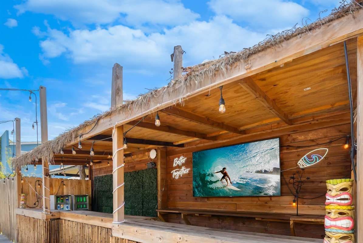 Beach House near Downtown. Resort access. gallery image 3