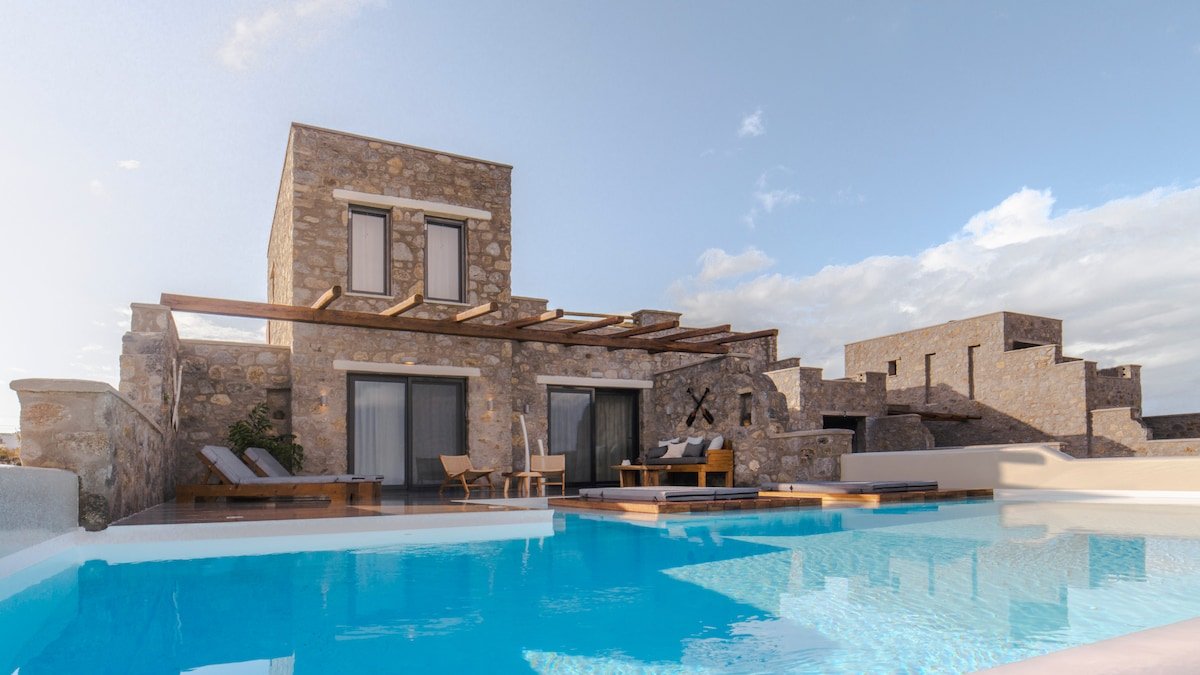 Naxos Privilege Villas – 4BDRM with Pool & Hot Tub gallery image 2