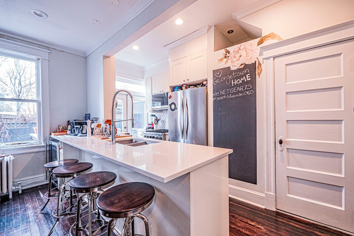 Charming Historic Georgetown Townhome gallery image 5