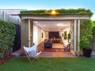 St Kilda Style – Stunning 3 Bedroom House