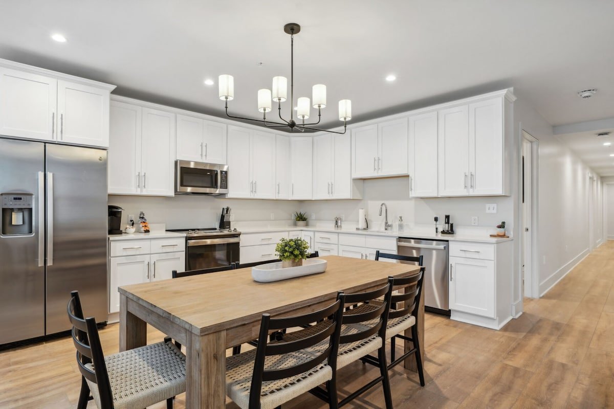 Elegant 5BD Unit Downtown | Walk to French Quarter gallery image 4