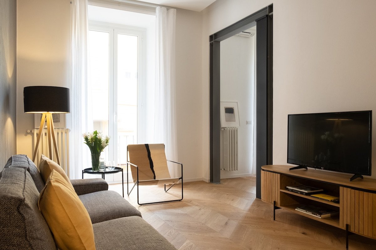 In the heart of Rome- opera design apartment gallery image 2