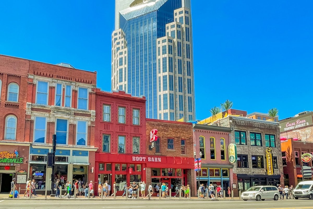 2 Lofts on Broadway Strip gallery image 2