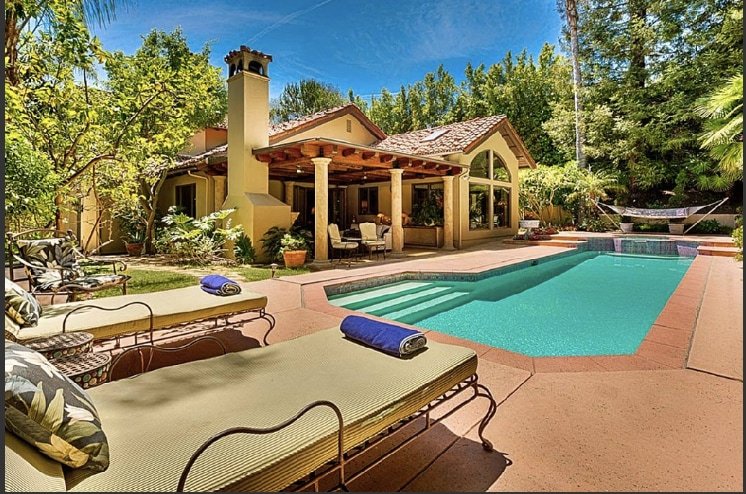 Luxury Villa in gated community in Beverly Hills gallery image 2