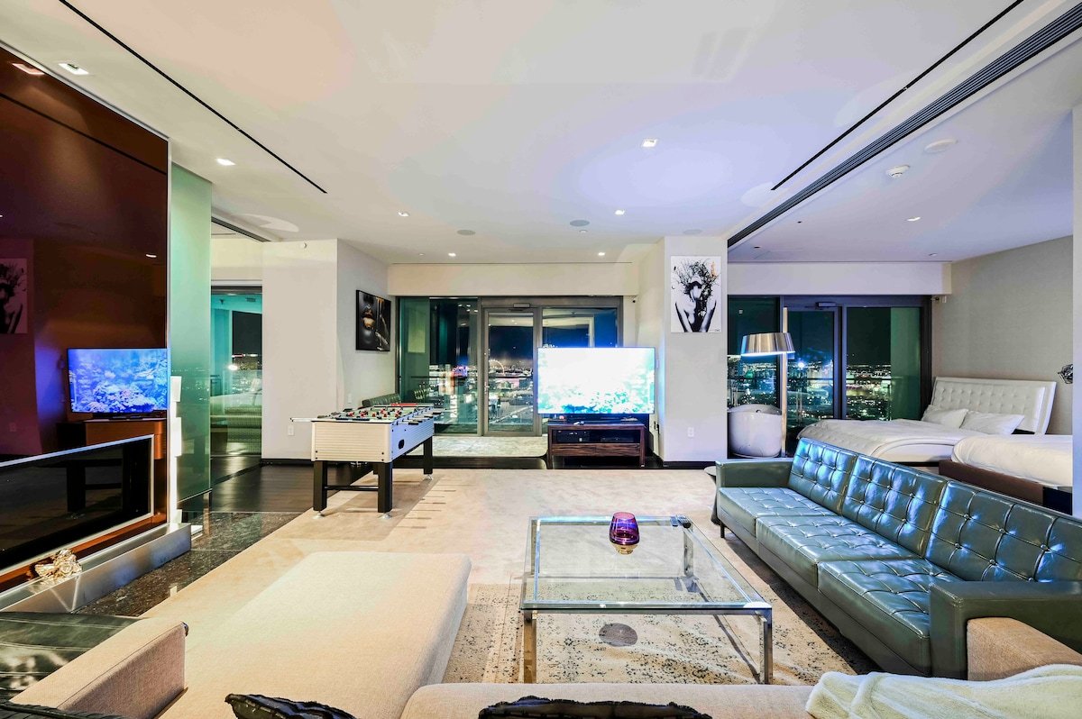 56 Luxurious Palms Place Penthouse gallery image 5