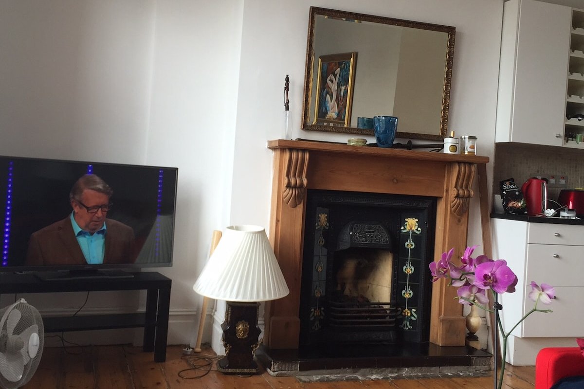 Gorgeous 2 Bed 2 Bath Flat gallery image 4