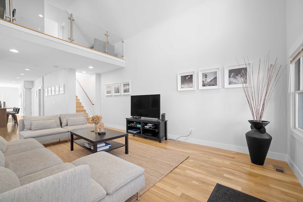 Modern 3BR House in RiNo Art District gallery image 5