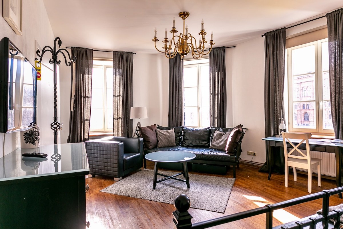 Unique Dome Square House w/ three apartments gallery image 5