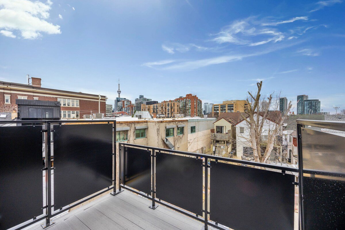 Luxury Home King West gallery image 3