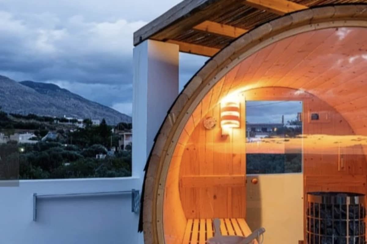 Upscale 3bd BBQ, Sauna, Steps to Beach & Amenities gallery image 3