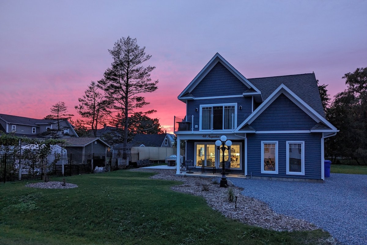 Relax in our “Low Tide” gallery image 2