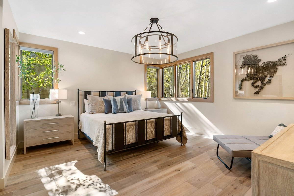 Pilot’s Dream | Hot Tub, Game Room & Hangar gallery image 5