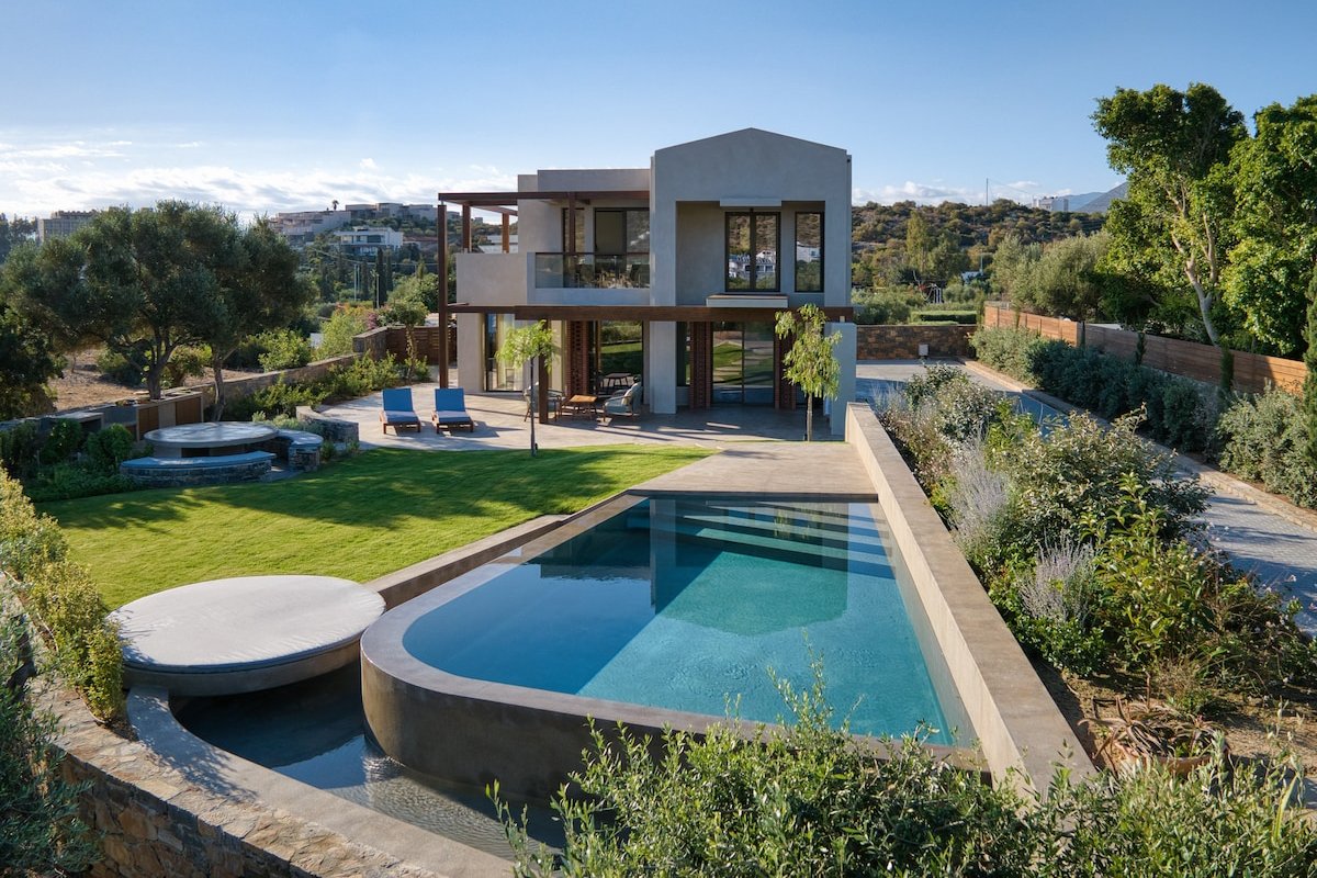 Beachfront Linum Escape Retreat Heated Pool gallery image 2