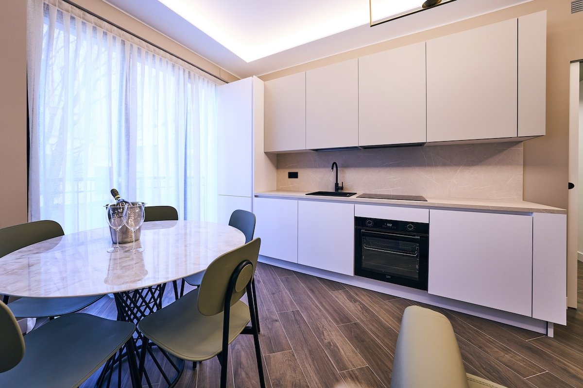 Monet Golden House gallery image 4