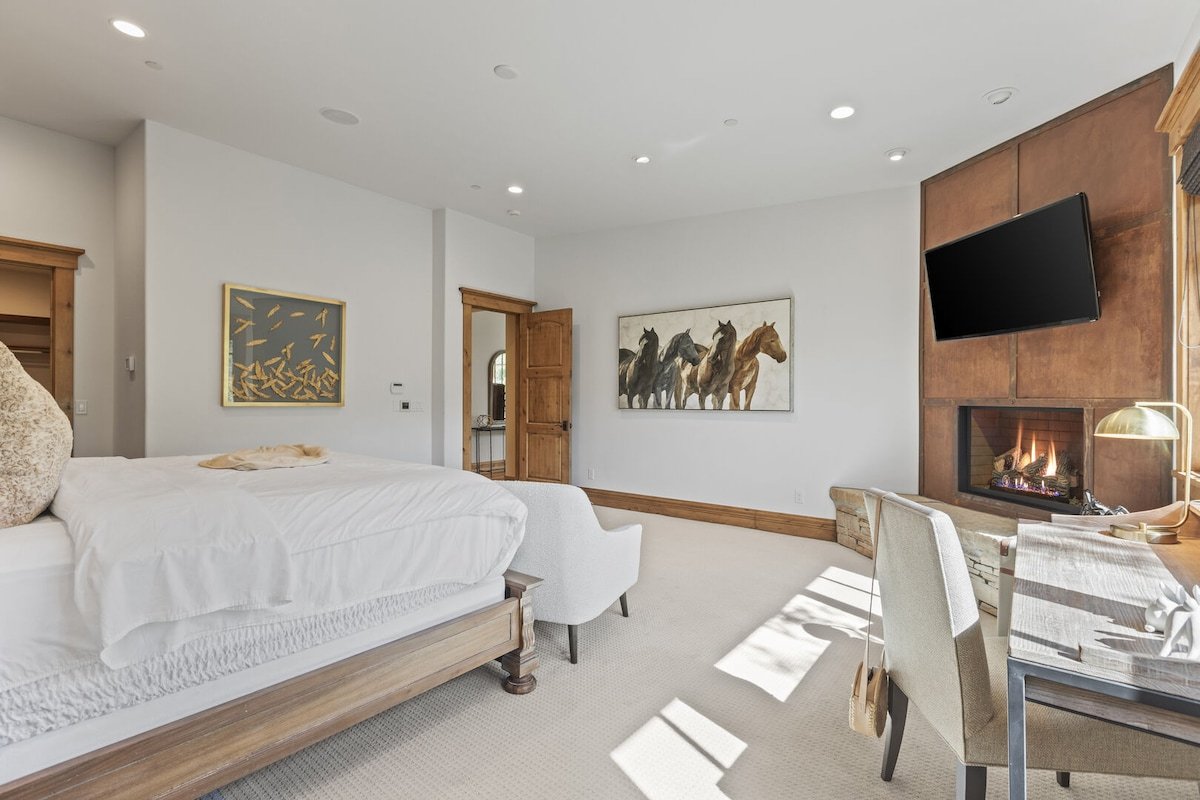 Abode at Benoit Lookout | Ski access lodge gallery image 4