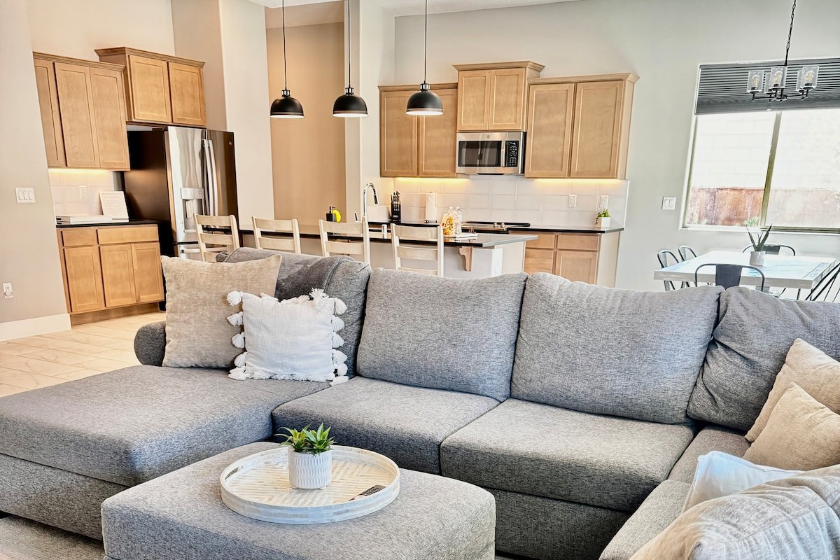 Resort-Style Stay w/ Private Pool & Putting Green gallery image 4