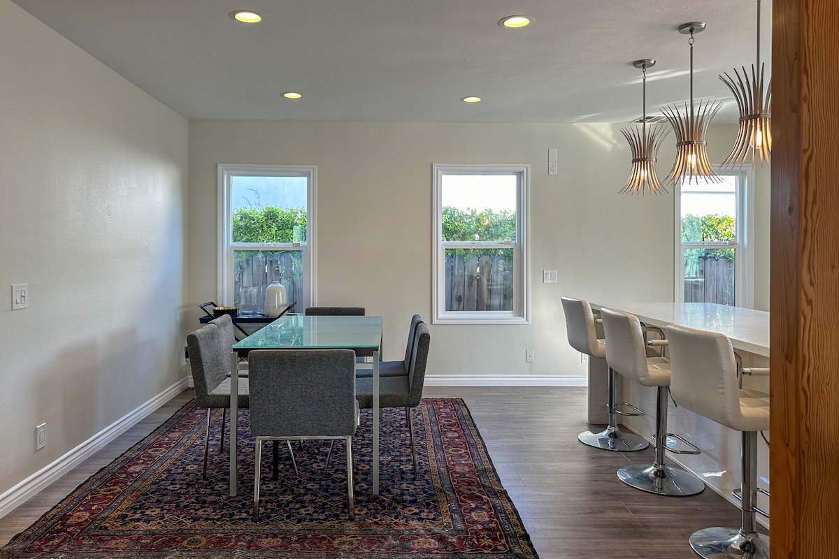 Spacious West LA Home 3BR/3Bath Parking, Backyard gallery image 5