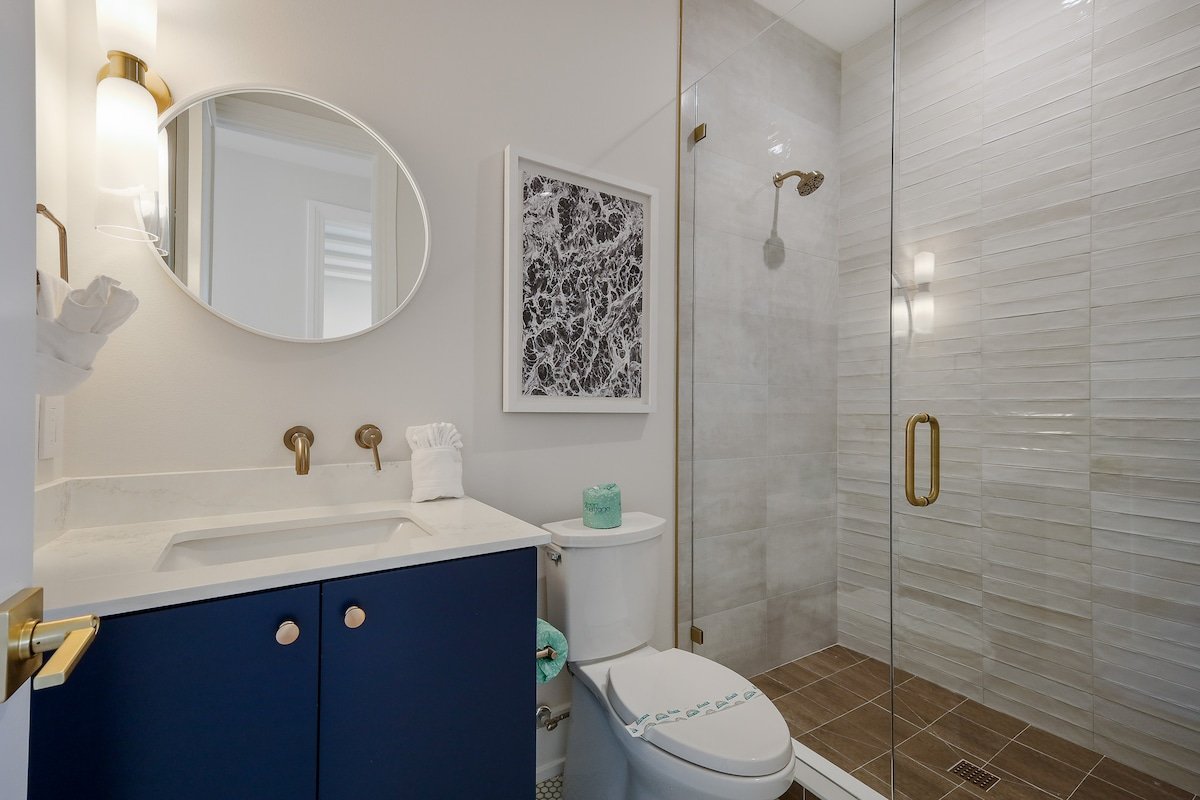 Luxury Home! Pool with Spa, Waterslide- Big Kahuna gallery image 2