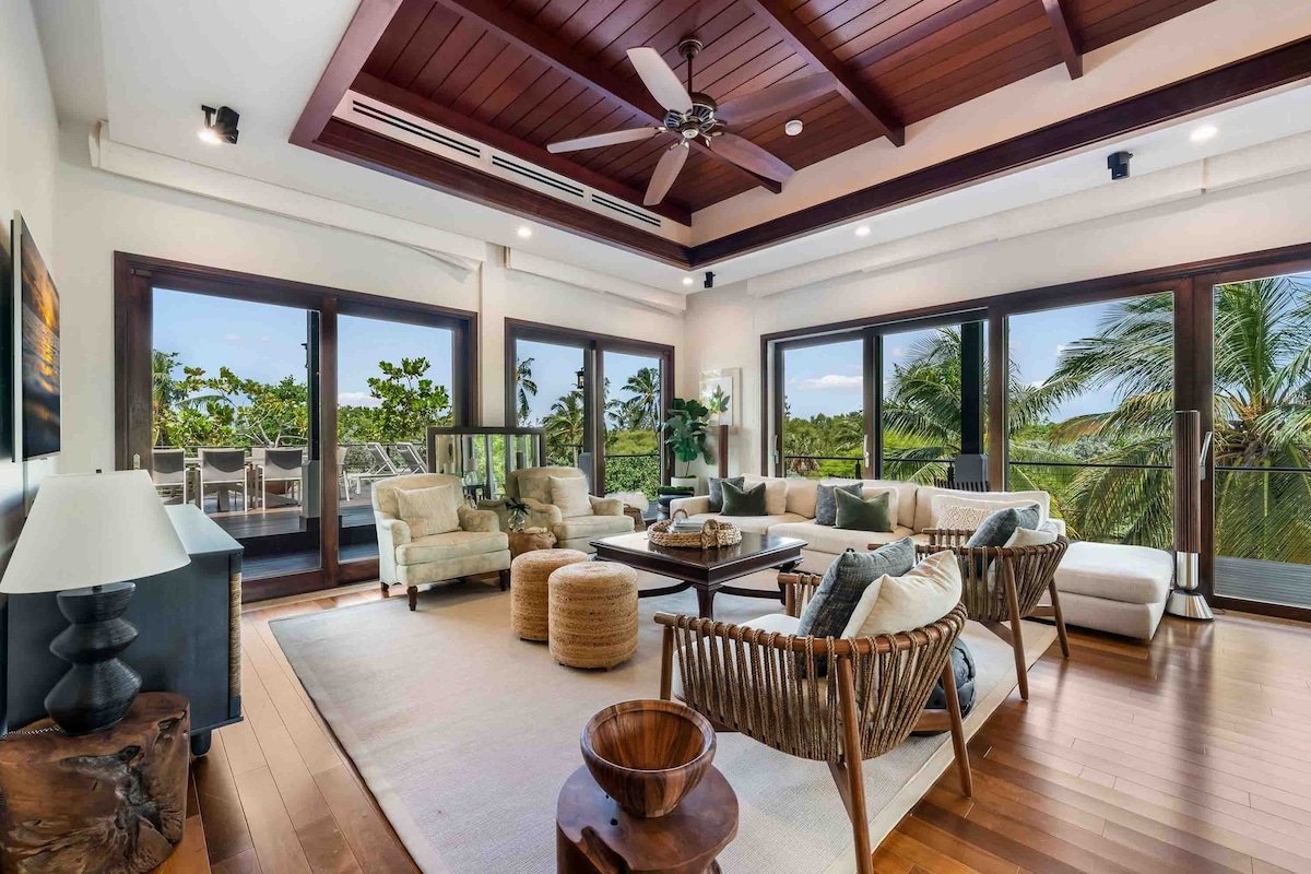 Ritz-Carlton Deckhouse #1 by Grand Cayman Villas gallery image 2