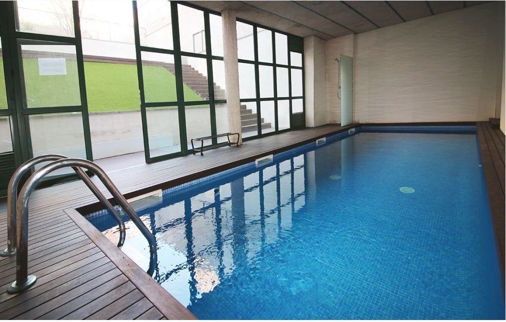 Spacious 2BR w/ Pool & A/C – Central Barcelona gallery image 4