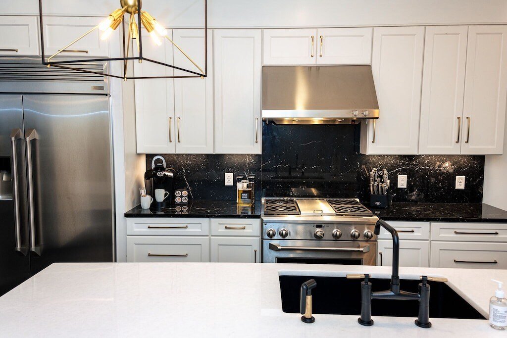 Bold Penthouse in New Orleans gallery image 3