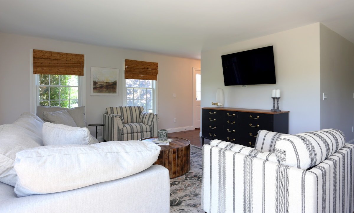 Entire 4 Bedroom Home in Middletown / Newport East gallery image 5