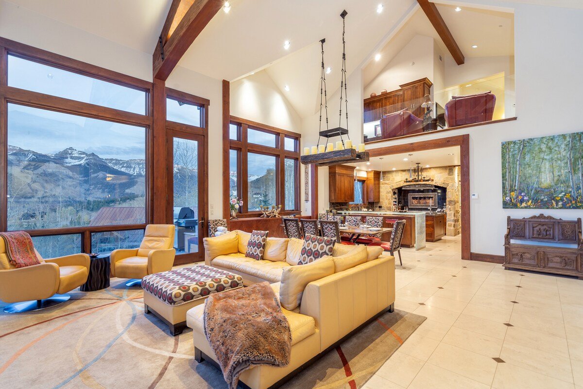 Amazing Views, Golf Sim, Hot Tub, Good for Groups! gallery image 3