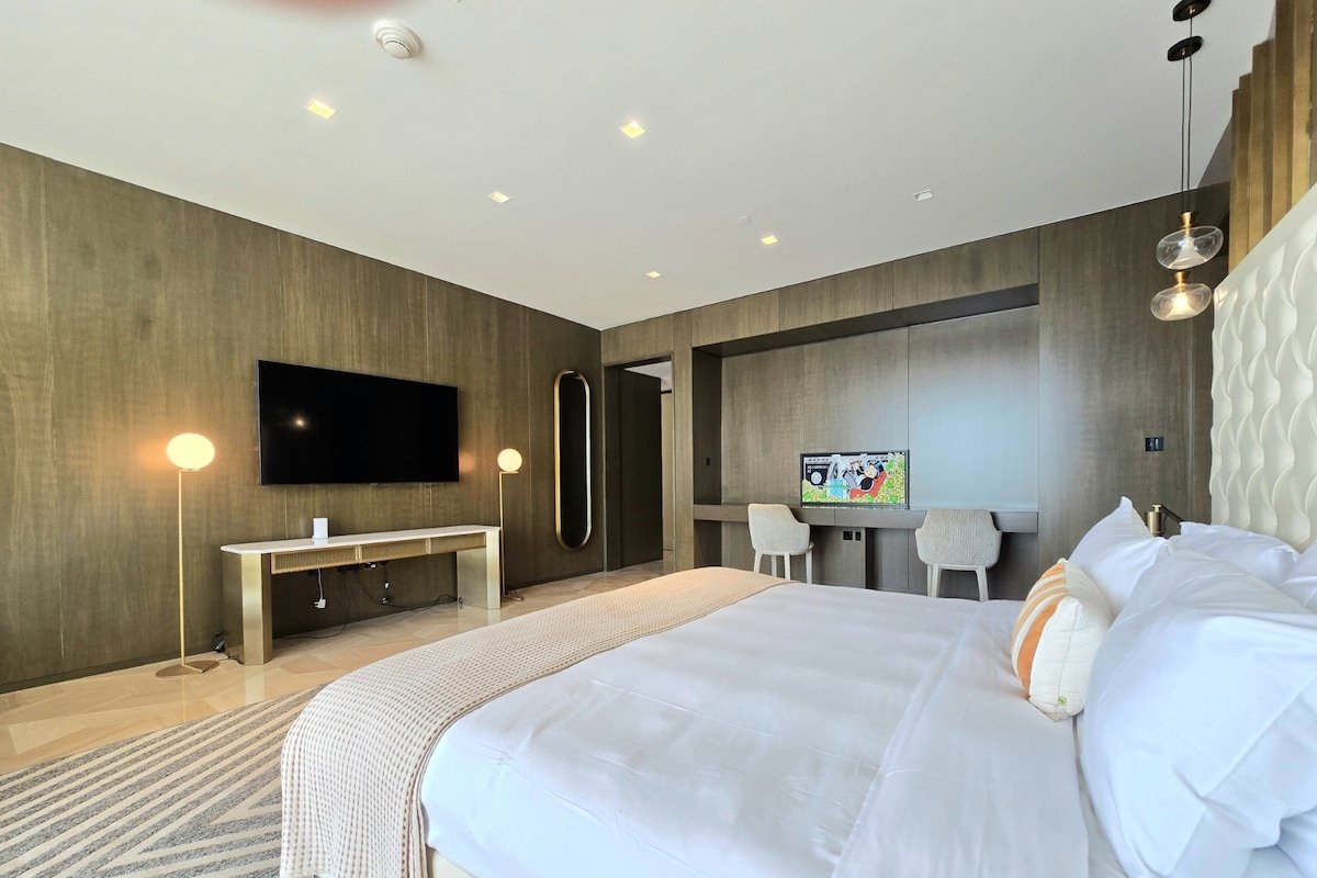 4BR Luxe Duplex Penthouse @ Palm | Private Pool gallery image 5