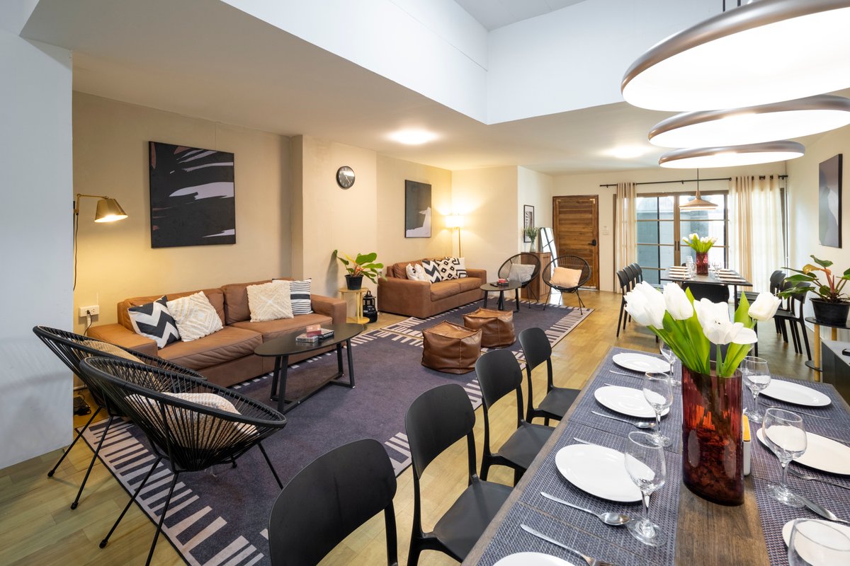 Spacious 6BR/ 22 pax walkable to MRT Phaholyothin