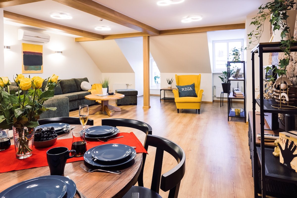 Rothko Apt/9 guests/Self check-in/4 BR/Old Town gallery image 3