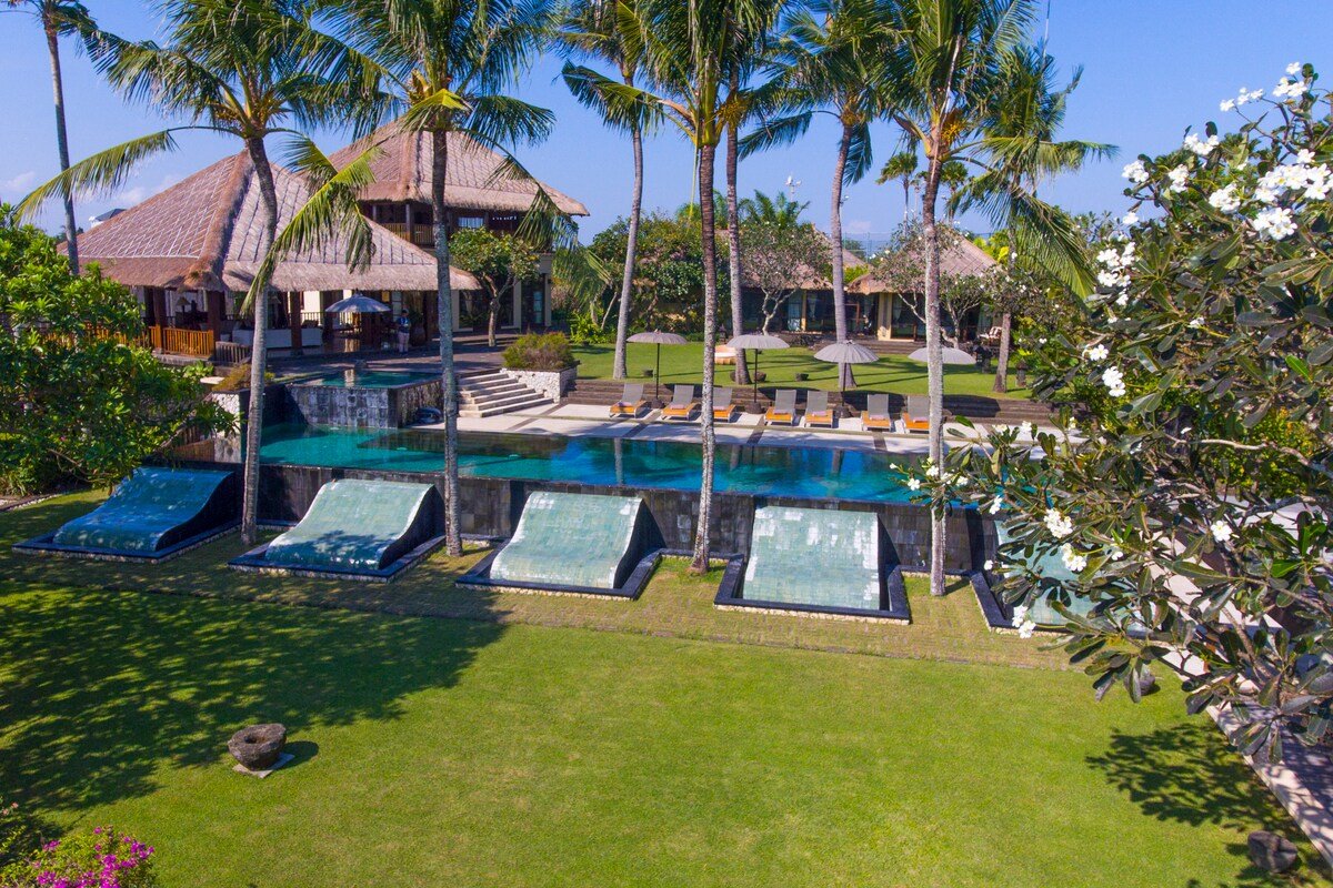 Villa Mary: Full Service, Ocean View, Cinema gallery image 2