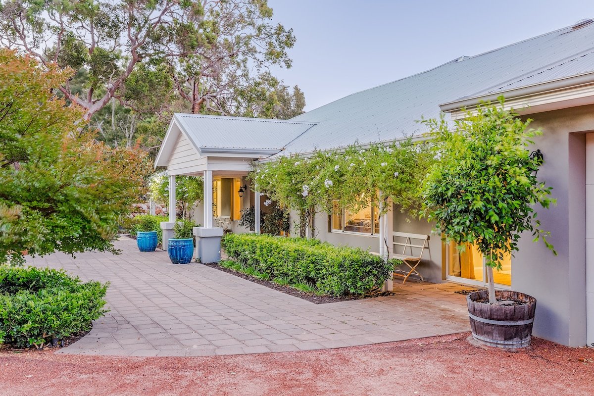 Heartbeat Retreat – Luxury Estate with Gym & Sauna gallery image 2