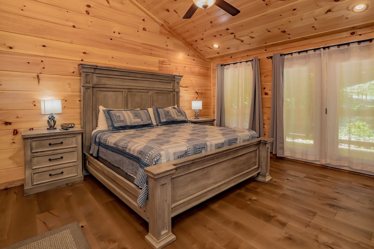 Take A Break: VIEWS*Secluded*Games*HotTub*Wifi*Fir gallery image 2