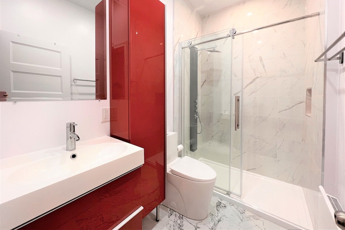 A2~Free parking+Terrace+8 bed/sofabed~100WalkScore gallery image 4