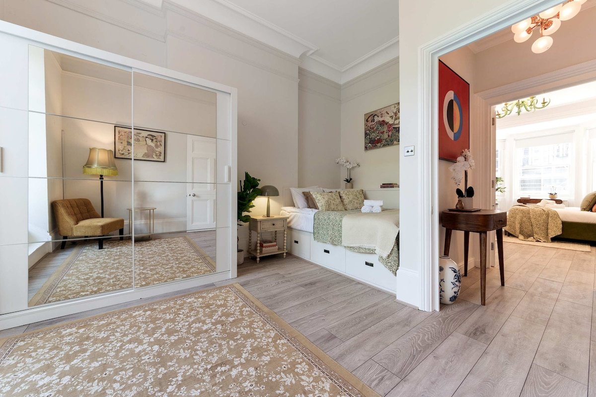 Spacious South Kensington Garden Flat gallery image 5
