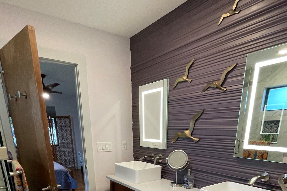 Unicorn House: Cool updated MCM in Fort Worth gallery image 5