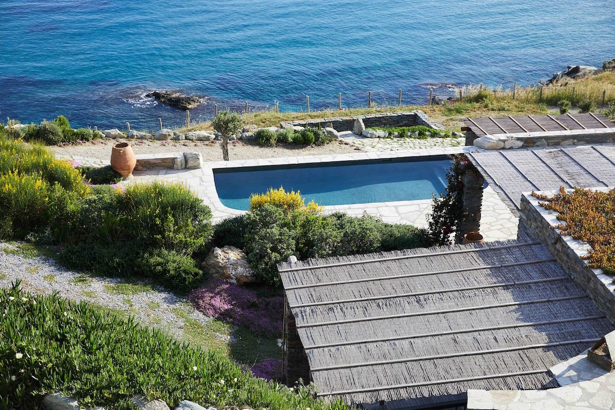 Cottage with private pool and access to the sea gallery image 2