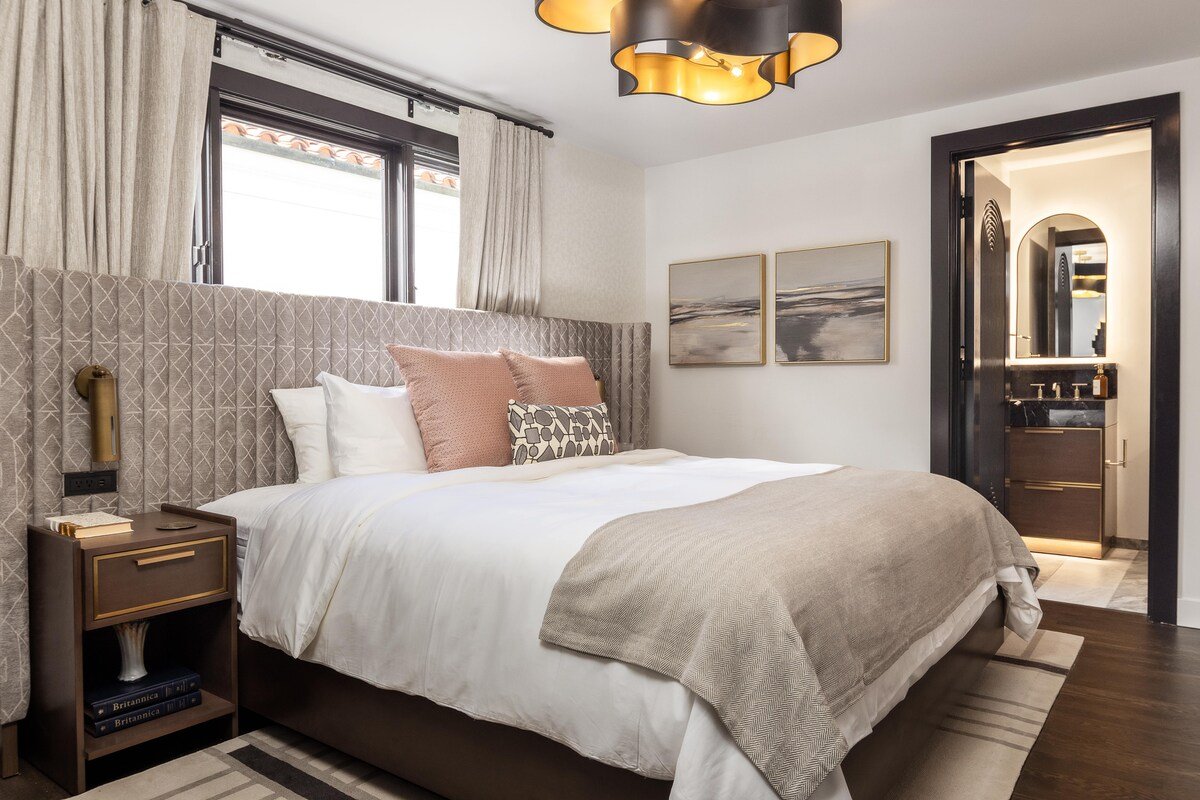 The Sunset Suite in Boutique Hotel gallery image 4