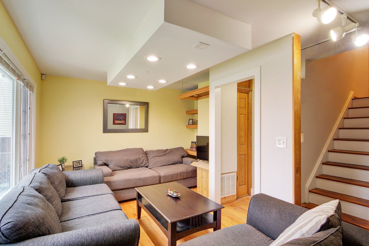 Large 12 Bedroom Chicago Home- Sleeps 25