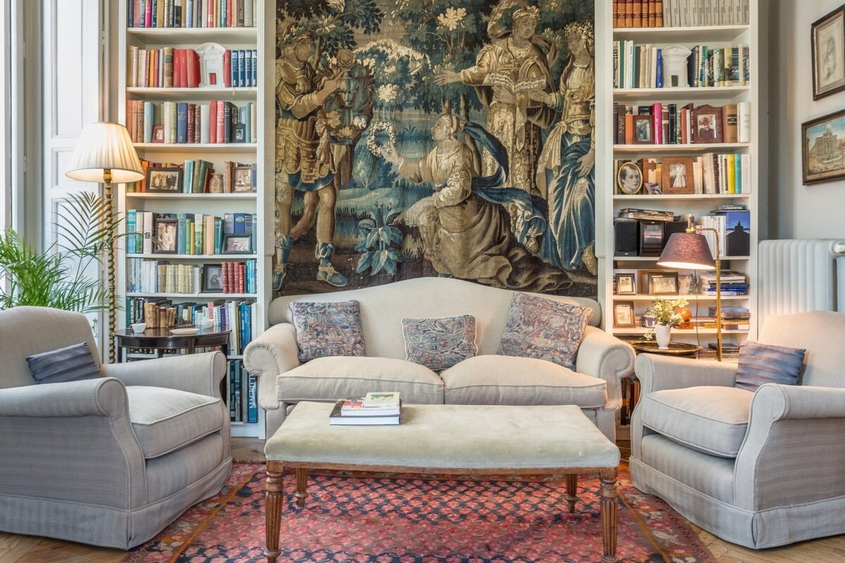 Elegant coorporate apart. with views of the palace gallery image 5