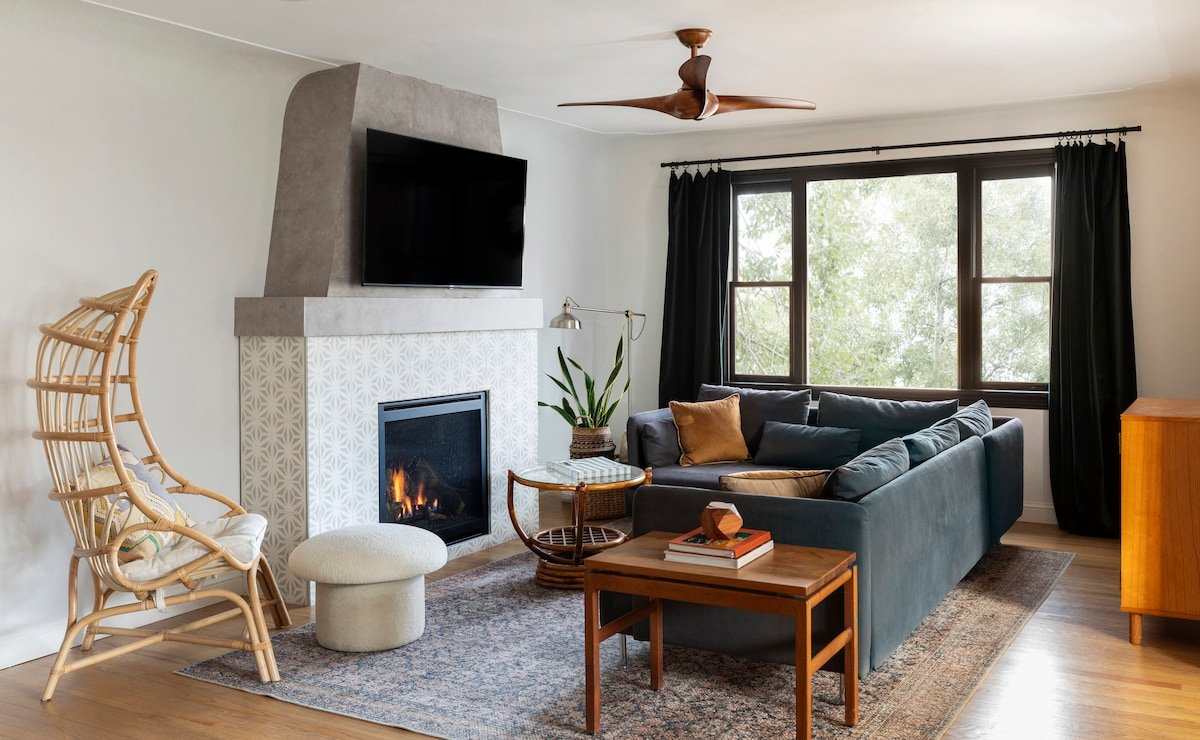 5★ local! 2blk to restaurants*Chef Kitchen*Patio* gallery image 5