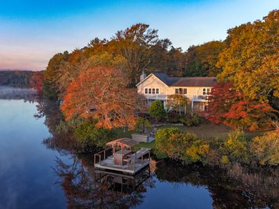 2 Acre Lakefront Getaway (Sauna/Firepit/Kayaks)
