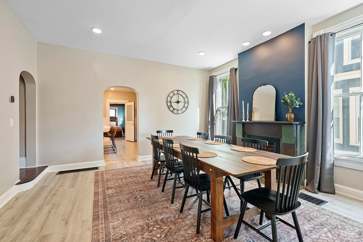 Perfect location-Short North home HUGE4-car garage gallery image 2