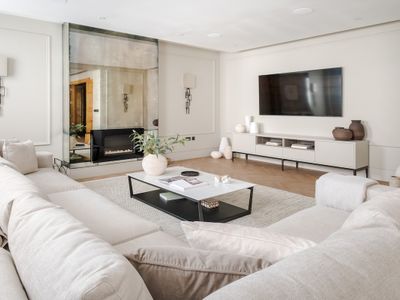 Spectacular single level 4BR 3BA Mayfair flat